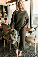 Load image into Gallery viewer, Vineyard Green Solid Color Quilted Textured Pullover and Joggers Set